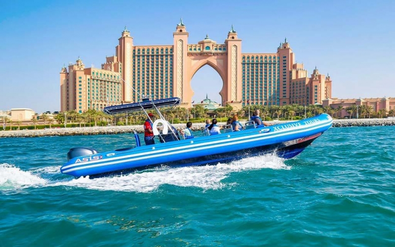  A boat Tour from Dubai Marina